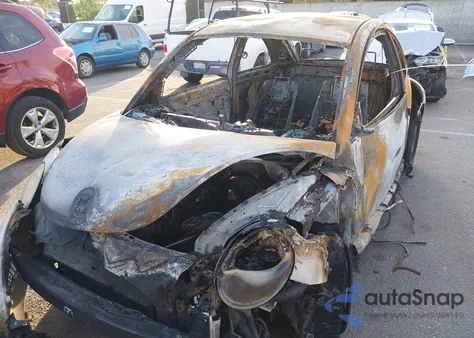 2010 Volkswagen New Beetle 2.5L z USA, uszkodzony, nr VIN 3VWPG3AG8AM007846